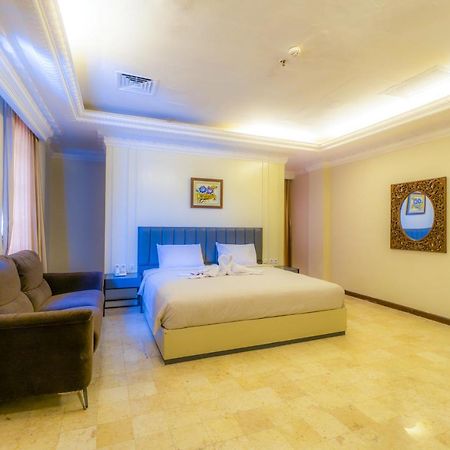 D'Salvatore Boutique Hotel Yogyakarta Maguwo Esterno foto