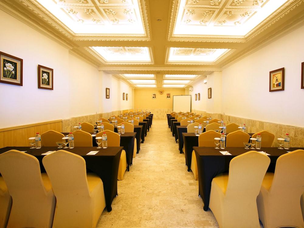 D'Salvatore Boutique Hotel Yogyakarta Maguwo Esterno foto