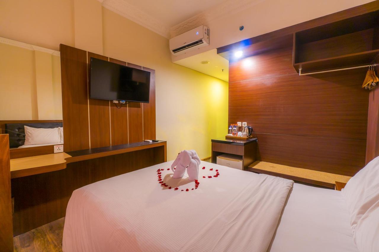D'Salvatore Boutique Hotel Yogyakarta Maguwo Esterno foto