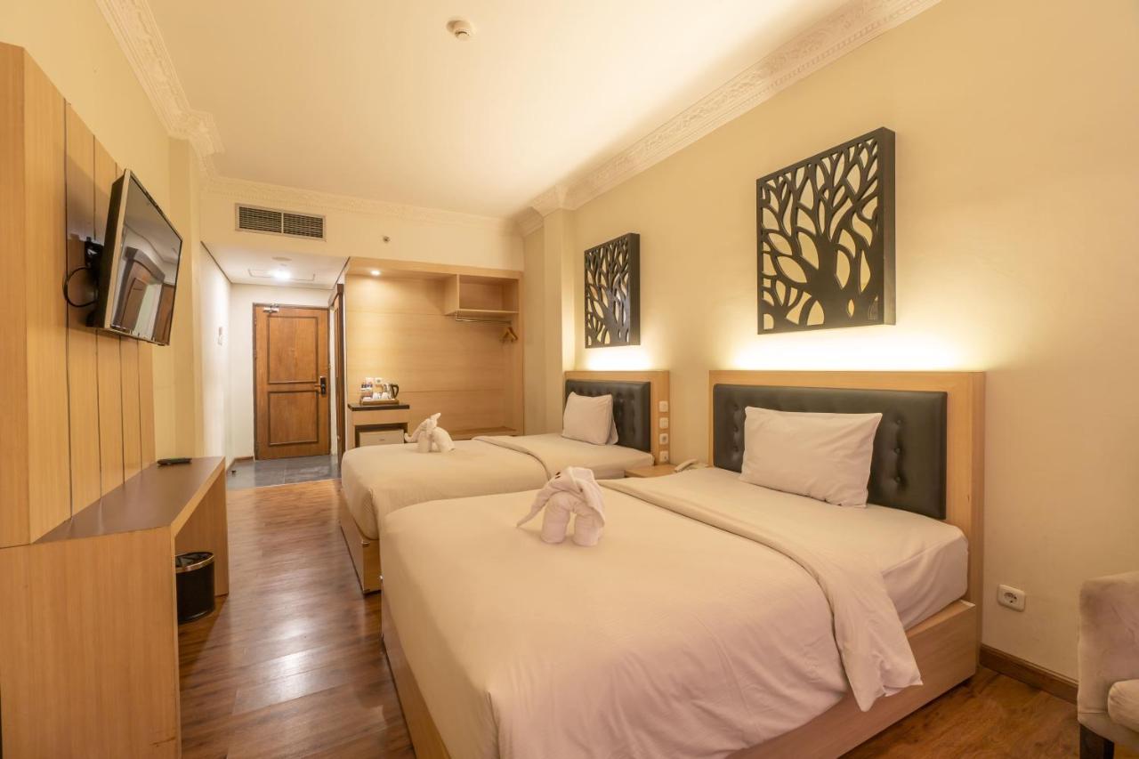D'Salvatore Boutique Hotel Yogyakarta Maguwo Esterno foto