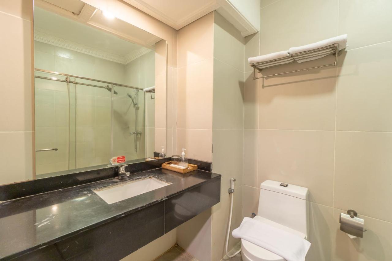 D'Salvatore Boutique Hotel Yogyakarta Maguwo Esterno foto