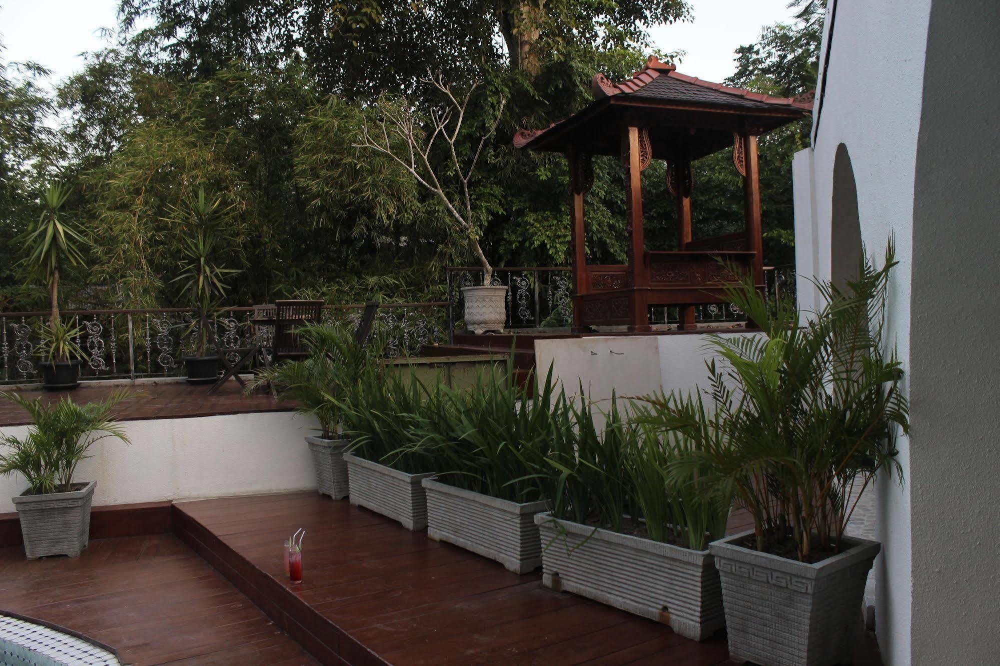 D'Salvatore Boutique Hotel Yogyakarta Maguwo Esterno foto