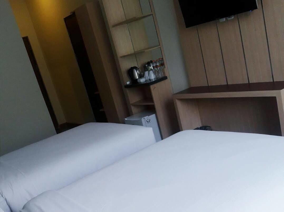 D'Salvatore Boutique Hotel Yogyakarta Maguwo Esterno foto